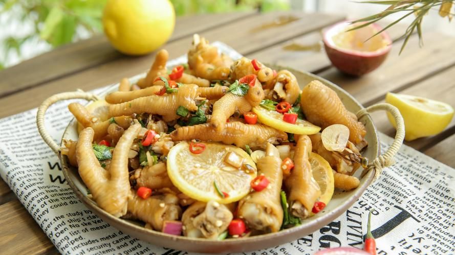 美味诱人、酸辣爽口的柠檬鸡爪