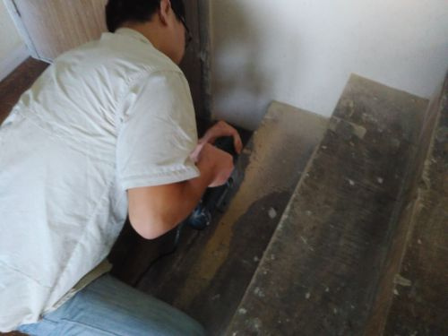 老公亲手给新房加了个木板楼梯,竟引得整个小区邻居都来围观!