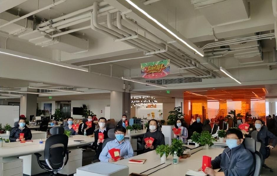 清华大学|“硕士白读还倒贴”,清华硕士吐槽大厂给2万月薪,如同践踏学历