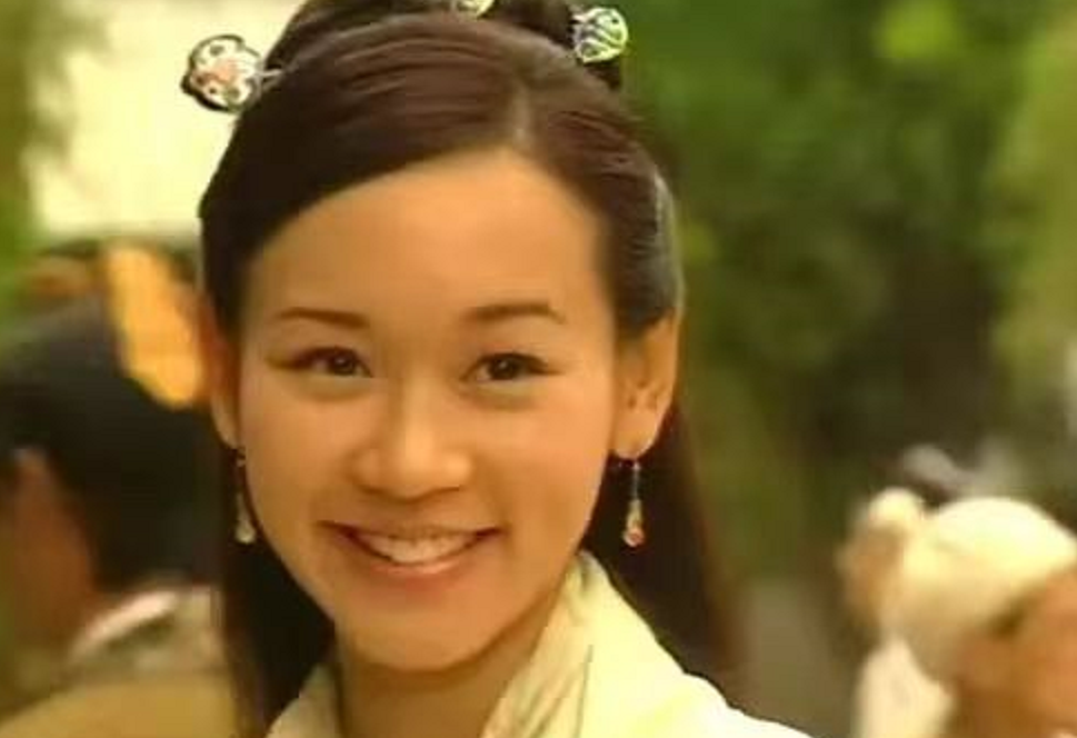 杨思琦|过气港姐直播付费连线，五分钟收上千元被群嘲，曾沦落夜店捞金