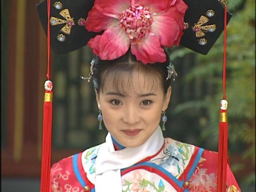 王艳|回忆杀！48岁王艳再扮晴儿，眉目如画眼神清澈，眼眶凹陷难掩衰老