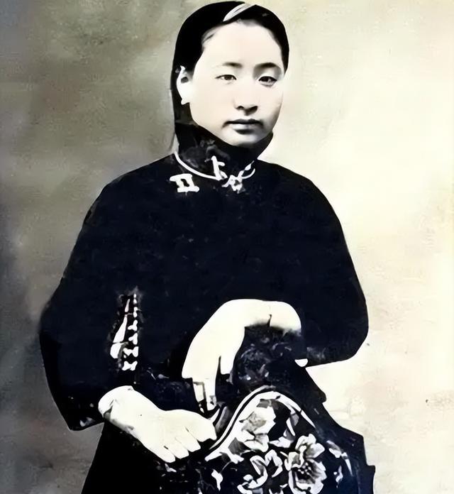 小凤仙|蔡锷去世后，小凤仙隐姓埋名嫁锅炉工，为给继女找工作找到梅兰芳