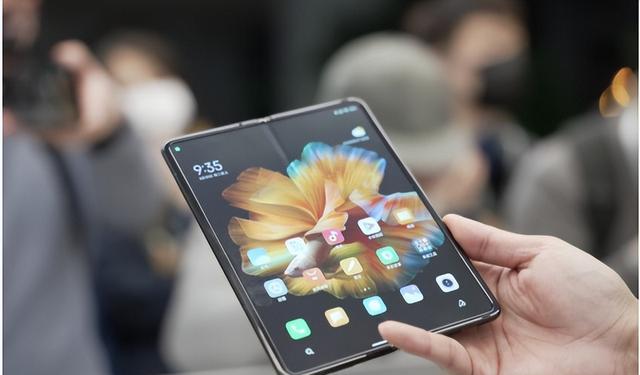 小米科技|小米再出“王炸”:折叠屏+210万像素,定价高达8999元!