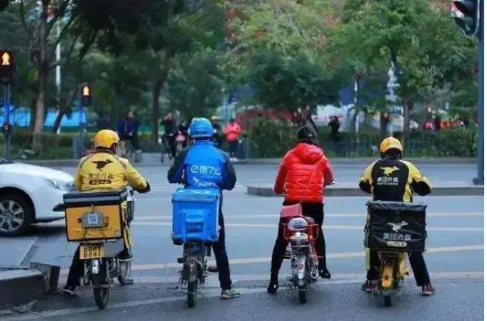 呼兰|“躺”和“卷”你怎么选,年轻人有“躺”的资格吗?