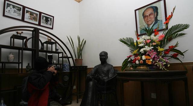 李宏烨|李宏烨蹭热度蹭出新高度,不满足说郭德纲,连侯宝林都被他盯上了