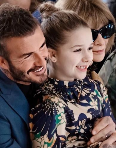 维多利亚|“最会投胎”的贝小七：吐个舌头令全世界萌化，遗传到父亲的颜值