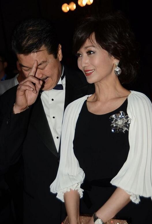 赵雅芝|当看到64岁朱玲玲和68岁赵雅芝同框，网友：我终于不害怕变老了！