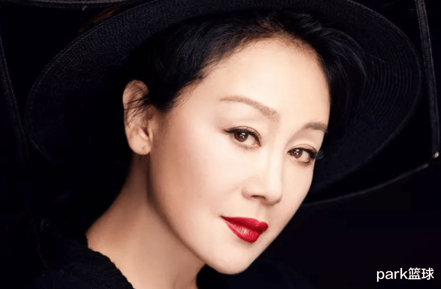 江珊|偶遇五十四岁江珊排队做核酸待人亲切