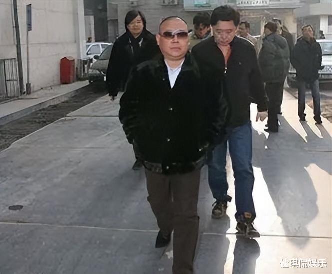 郭德纲|郭德纲曾在节目中回应，穿貂皮大衣参加马季出殡被骂，怼得有水平