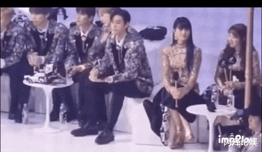 王嘉尔|地下恋被扒,他俩啥时候在一起的?