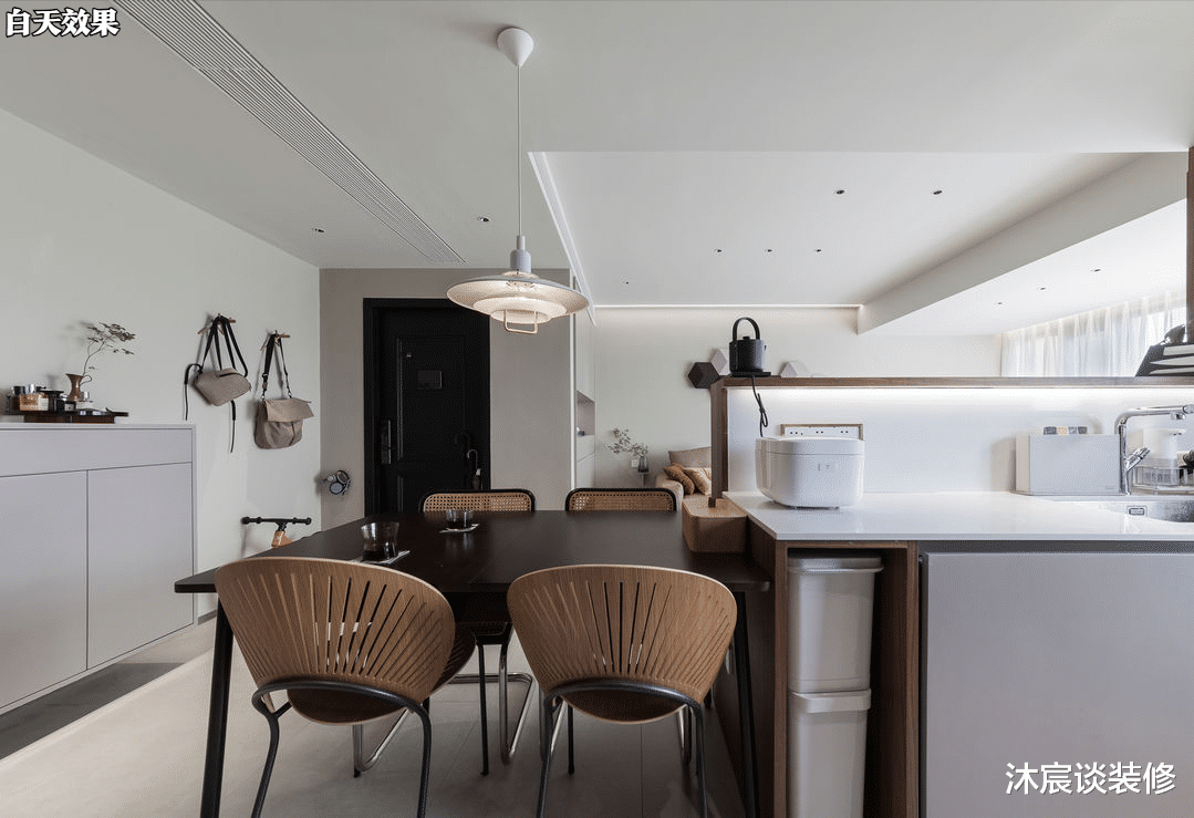 别人是尽量扩大室内,她却缩小面积,想不到更实用,全屋简约高级