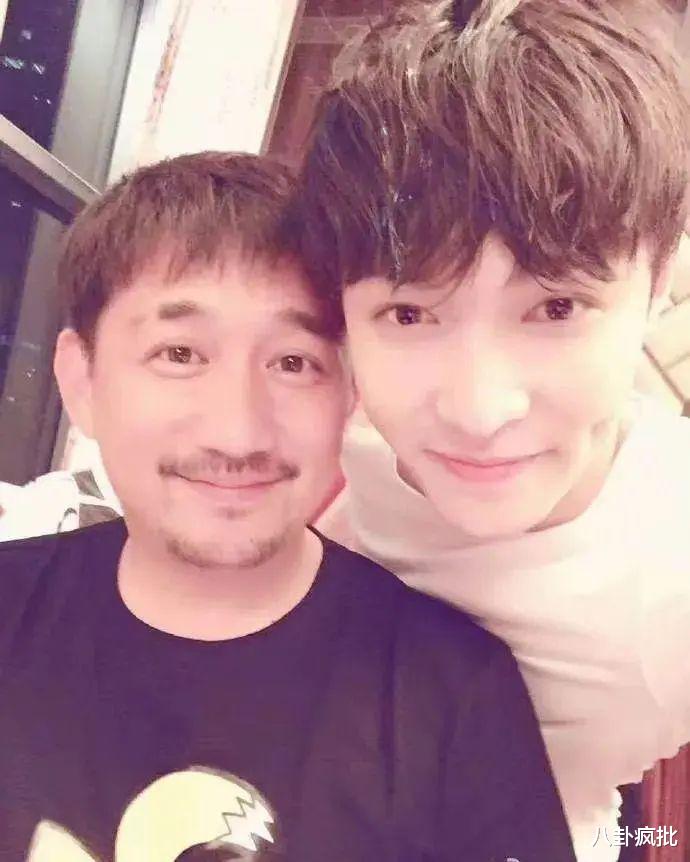 杨紫|杨紫吃蛋糕?马思纯拖累三字?胡一天自作孽?鞠婧祎演电影?黄磊力捧张艺兴?