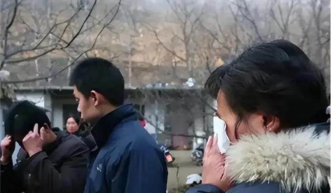 陕西悍匪董震遭人欺负35年,父母被害后起身反抗,一夜将仇家灭门