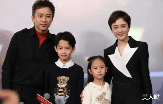 孙俪|孙俪一家四口走红毯，她穿西装裙干练又时髦，11岁儿子高颜值像妈比邓超还帅气