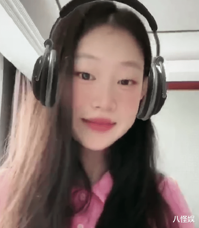 沈佳润|小沈阳女儿俏皮比心,美出新高度获赞:逐渐成为高攀不起的样子