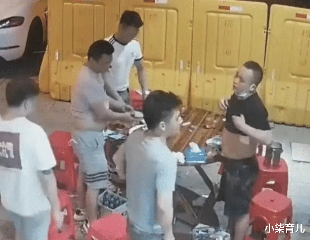 浙江5男子吃烧烤再上热搜,网友:一定要曝光他们!