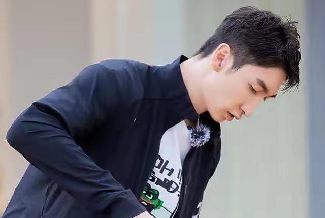 欢乐喜剧人|端水大师!武大靖喜剧人设不倒,看冰看腻了,直呼喝可乐都不加冰