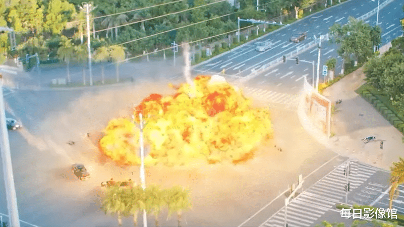 开端|《开端》凶手为什么执意要桥上引爆炸弹?秘密就藏在公交车乘客里