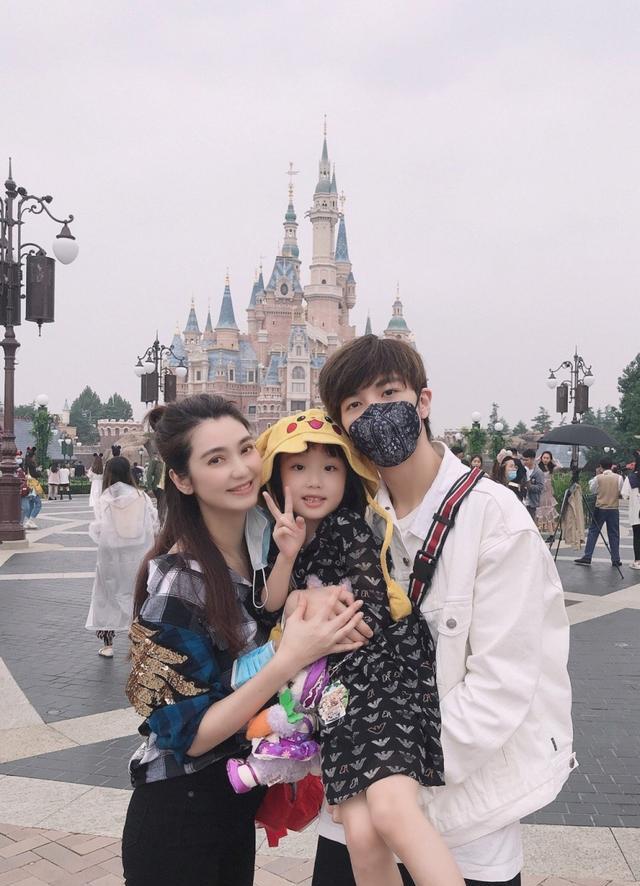 蔡少芬|蔡少芬朱茵素颜曝光，洪欣被赞年轻，网友感叹美人迟暮