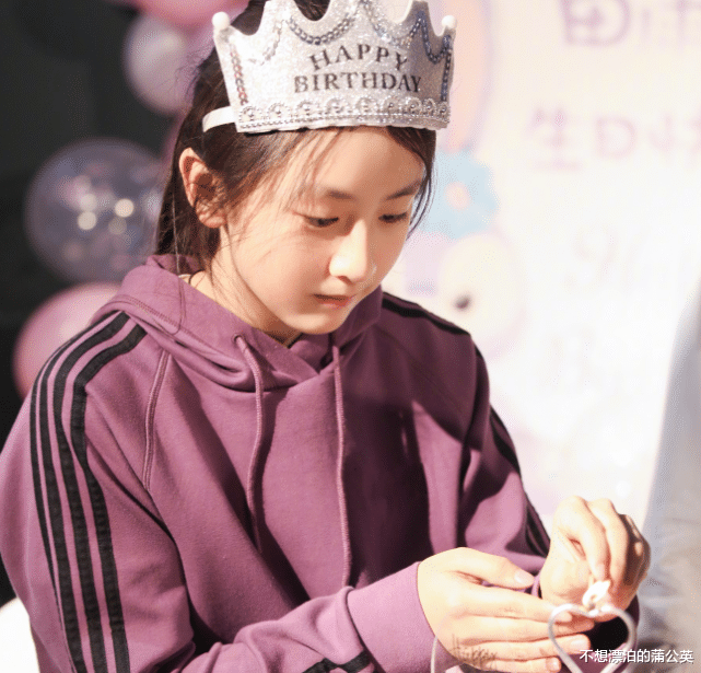 田雨橙|田亮晒照为女儿庆生，13岁森碟不打耳洞、不化妆，一身运动装清爽大方