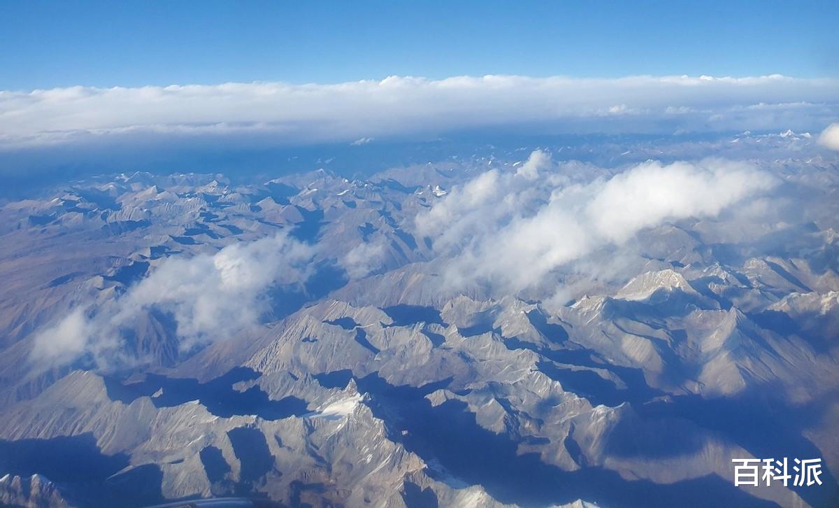 珠穆朗玛峰曾经崩塌过,崩塌前高度12000米,到底是怎么回事
