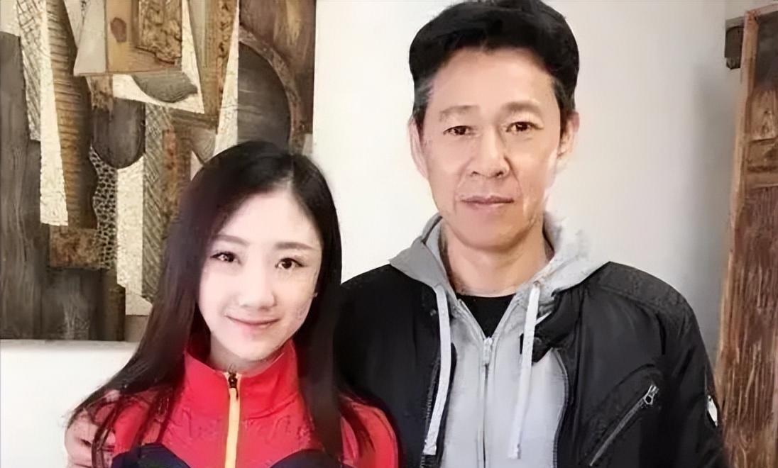 张丰毅|张丰毅,送百万豪车给继女,却对亲儿子不屑一顾,今万般悔恨?