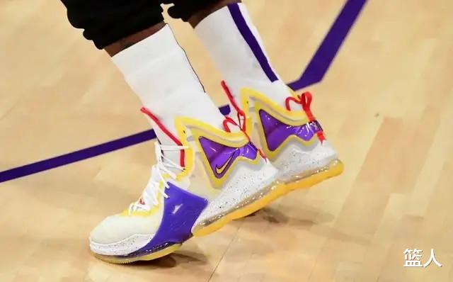 勒布朗·詹姆斯|NBA球员上脚：詹姆斯穿新球鞋，KT7海王配色很酷