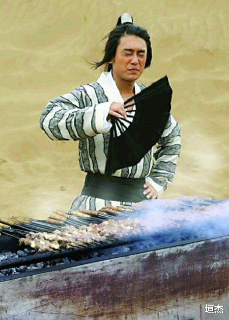 何润东|明明不好看,编剧却还在硬夸,这些被配角抢光风头的男主,太尴尬