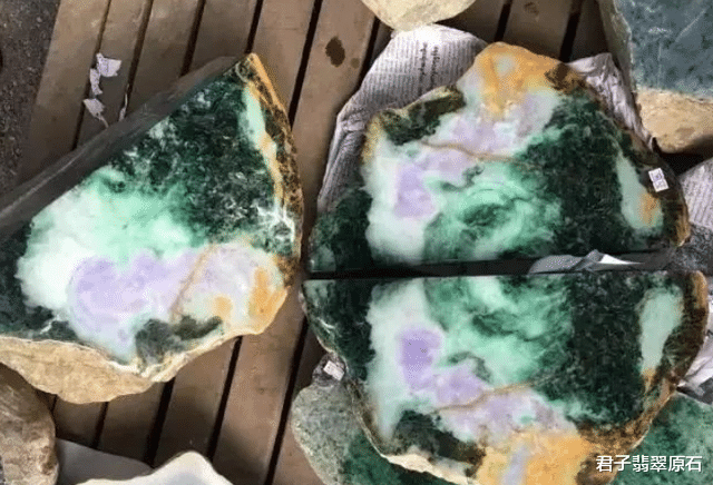 翡翠|少见的五彩斑斓翡翠原石，一刀下去满是癣，再切两刀竟是“国宝”？
