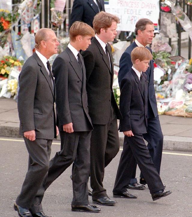 哈里王子|哈里王子在《备胎》中透露，戴妃去世那年夏天，是他最快乐的日子