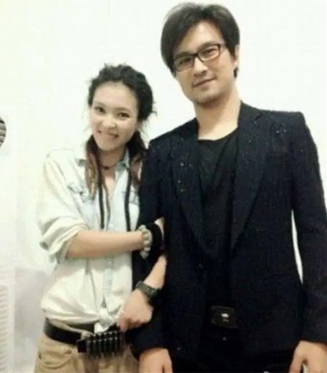 毕夏|恭喜!毕夏披洁白婚纱嫁师兄张恒远,俏新娘孕味足疑“奉子成婚”