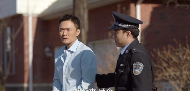 律师|《玫瑰之战》丈夫在法庭上,亲口承认婚外情,她为什么还全力帮他