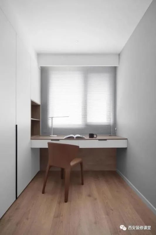 利用窗户定制超级书桌，这样做更好