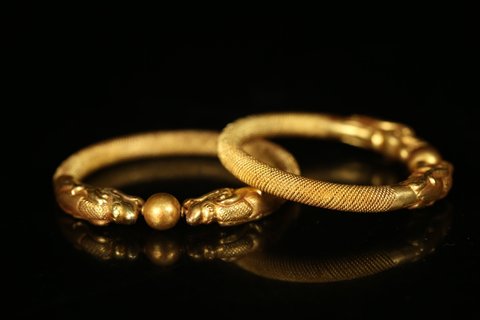 |收藏精品！清 金器 黄金双龙戏珠手镯一对