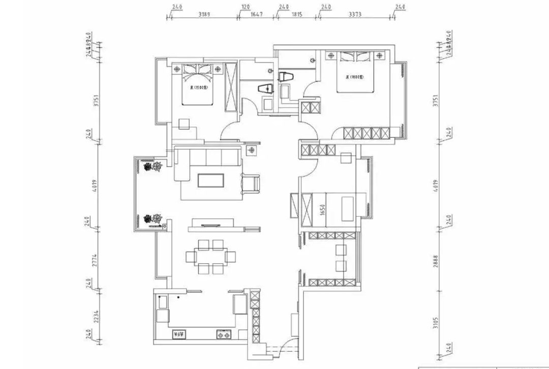 120平四室,L型隔断墙,将横厅分开,同时还有了电视墙