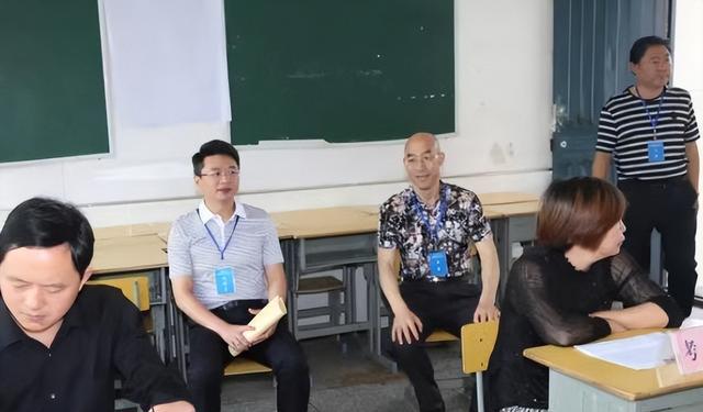 教师|厦门教师招聘为人诟病，男生笔试20分进入复审名单，理由令人迷惑