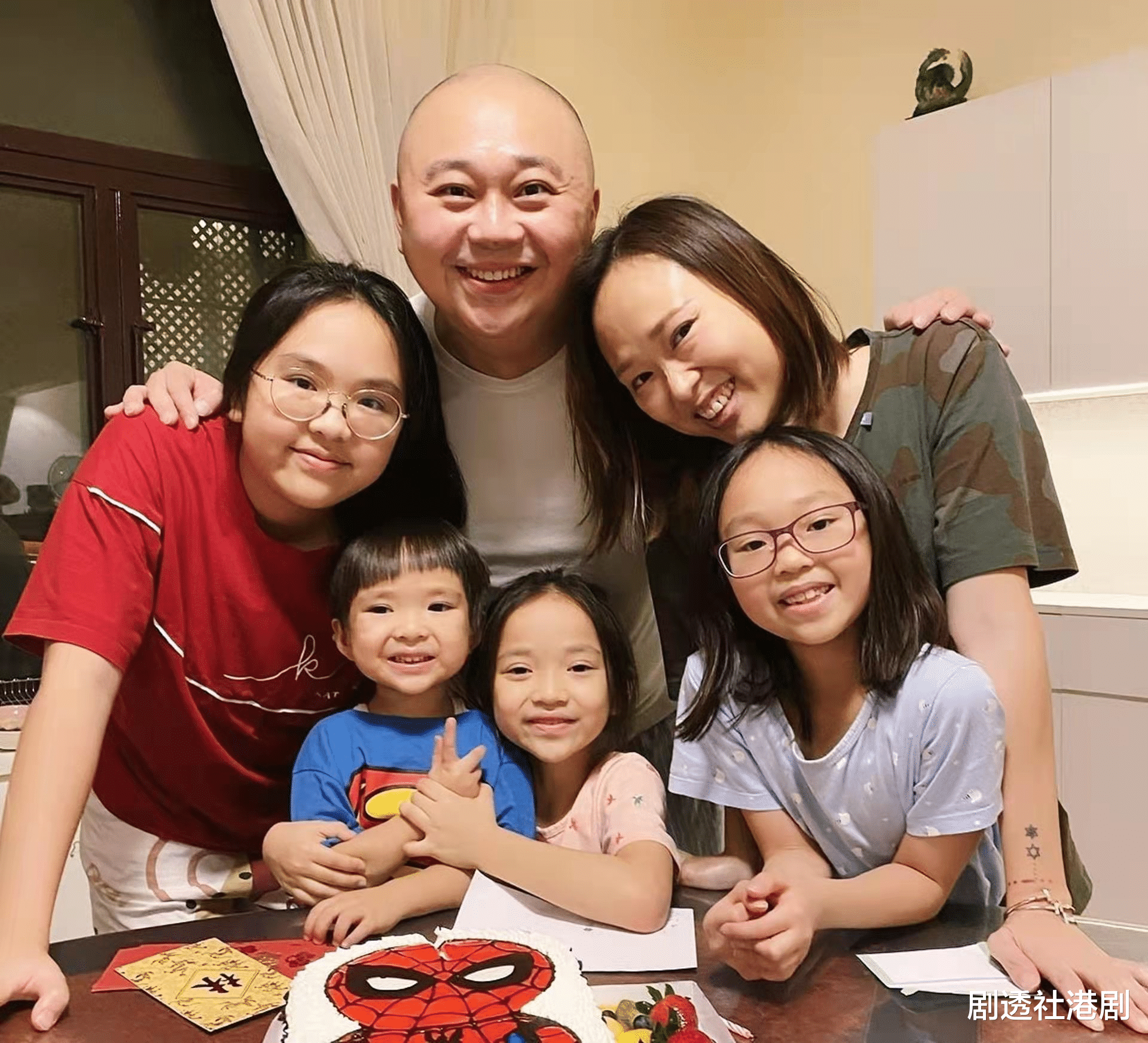 林盛斌|TVB“八爪鱼”14岁大女儿称好身材没有定义，曾自卑即肥又难看