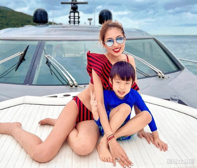 TVB|TVB知名女星出海秀好身材！长腿女神实至名归，与好友罕见撞泳装