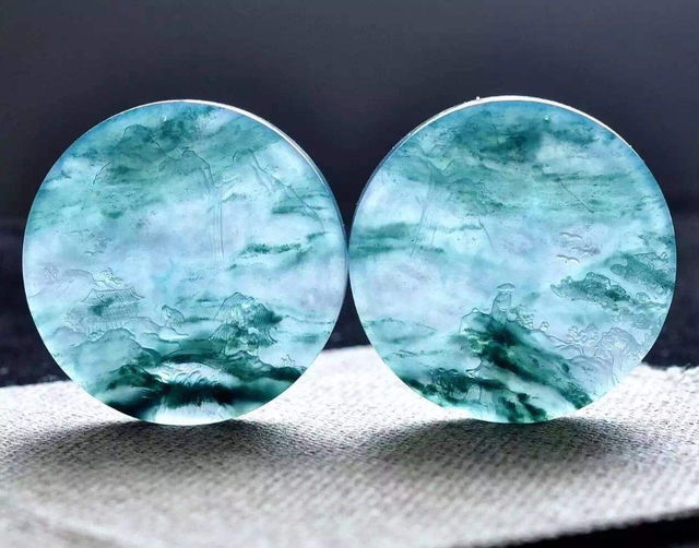 翡翠|翡翠具有双重特征,所以翡翠不仅是玉石,而且还是宝石!