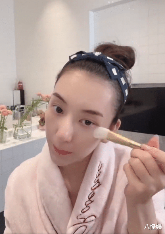 方媛|郭富城小女儿迎3岁生日，方媛晒庆生照，穿旧衣服出镜被赞节俭