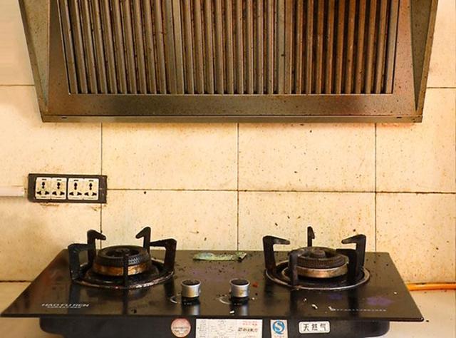 厨房不用太大,学学日本人这样布置,干净整洁上档次