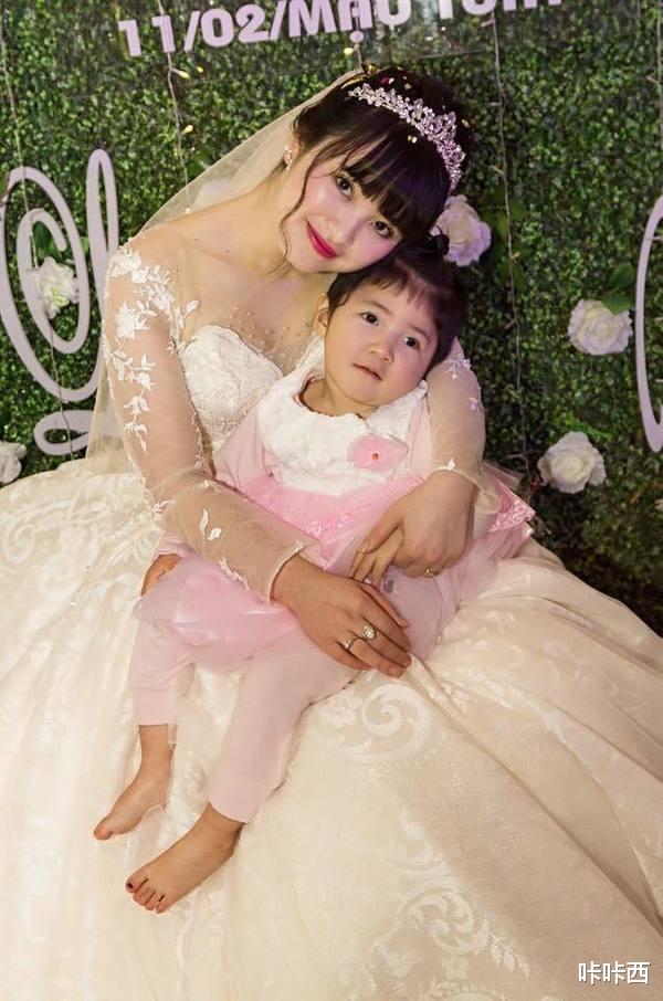6年前,一名24岁女生收养“皮包骨”女婴遭到质疑,如今怎样了?
