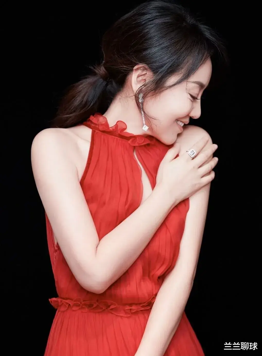 闫妮|闫妮是娱乐圈公认的 ‘糊涂美女’