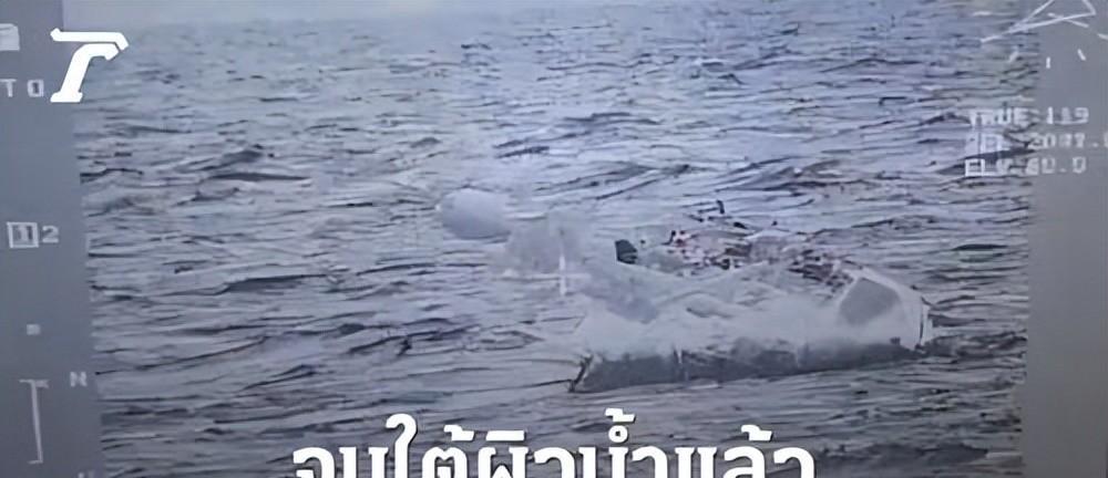 载有106人泰国海军船只遭遇海浪不幸沉船