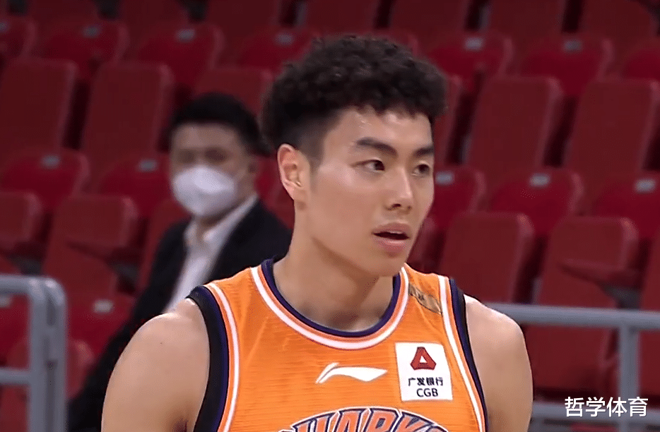 广厦男篮|广厦队2-0上海队！来看看赛后，李春江与王博说了什么？