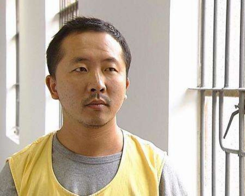 2002年小贩嫉妒人家买卖好,深夜投放毒鼠强,300人中毒42人死亡