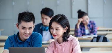 校花|冯琳现身复旦开学典礼,端庄大气尽显气质,简直就是新晋的校花!