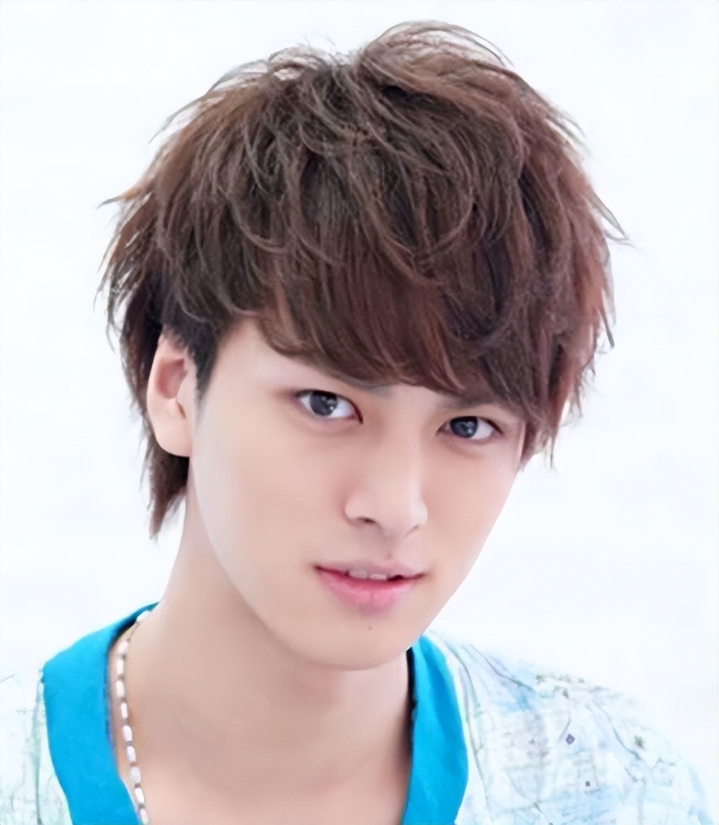 gigi 男人过了40岁就别再留这三种发型,幼稚装嫩没气质,这样剪才帅气