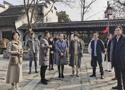 |美女戴副局长少女照曝光!大学时期清纯可爱,19岁工作后魅力急升