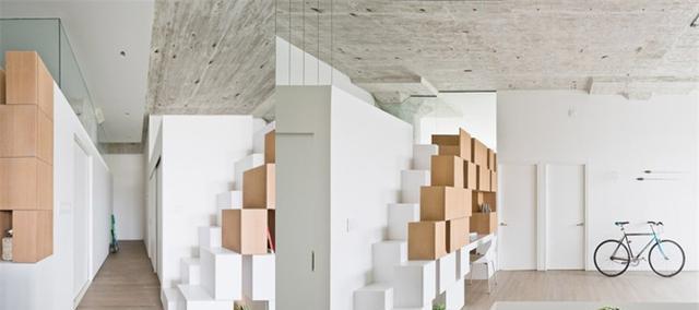 楼梯连角落都不能浪费,为啥没想到装书架墙做延伸?能白捡个书房